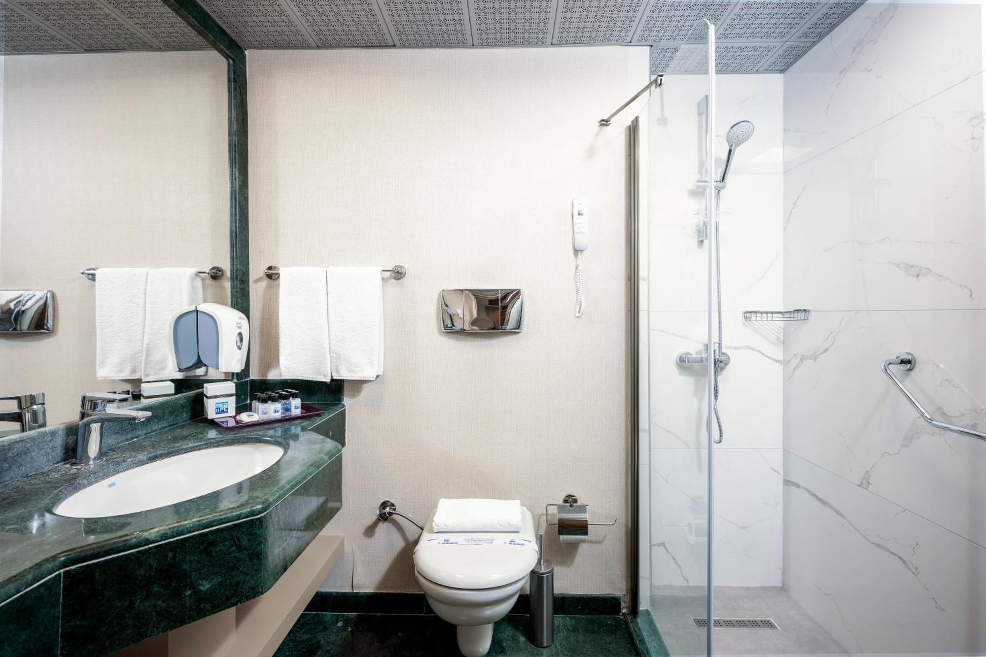 Quarto Duplo Económico com Vista Terra